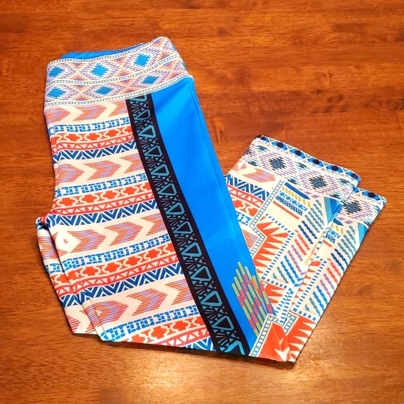 Flying Tomato Women's Capri Leggings - Picture 4 of 5